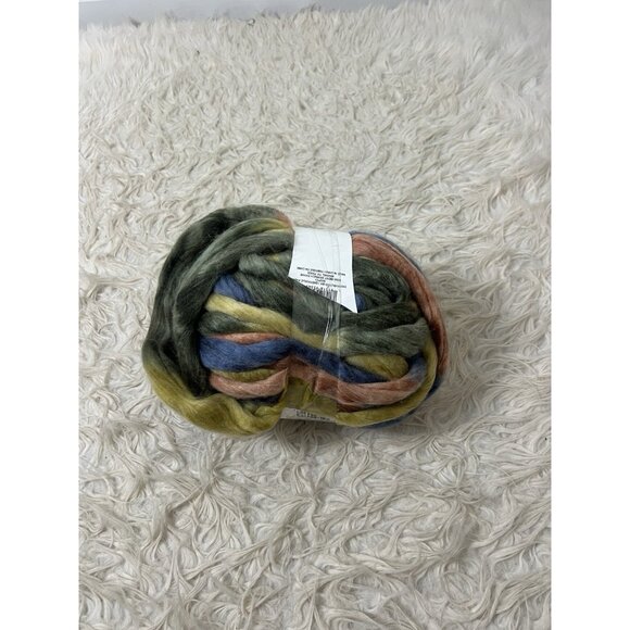 1- Loops & Threads Free Spirit Ombre 40.5 Yards Jumbo Wool Blend 26.3 Oz Yarn - Picture 2 of 8